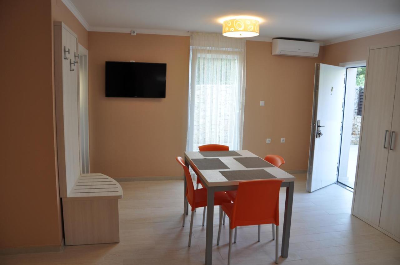 Apartments Prestige เพทรอซาเน ภายนอก รูปภาพ