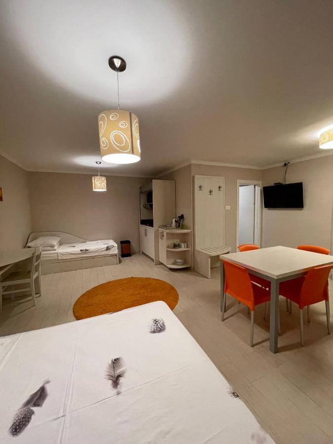 Apartments Prestige เพทรอซาเน ภายนอก รูปภาพ
