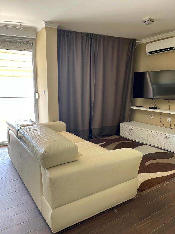 Apartments Prestige เพทรอซาเน ภายนอก รูปภาพ