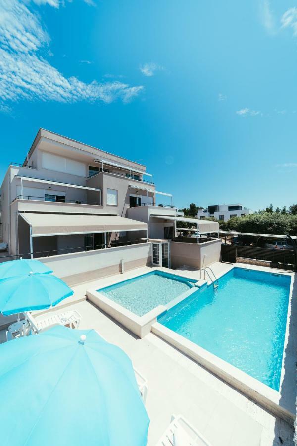 Apartments Prestige เพทรอซาเน ภายนอก รูปภาพ