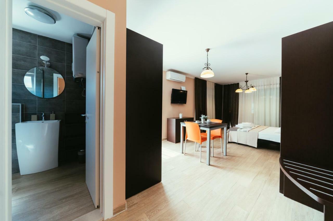 Apartments Prestige เพทรอซาเน ภายนอก รูปภาพ