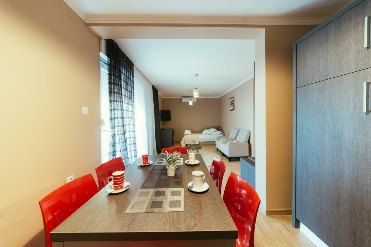 Apartments Prestige เพทรอซาเน ภายนอก รูปภาพ