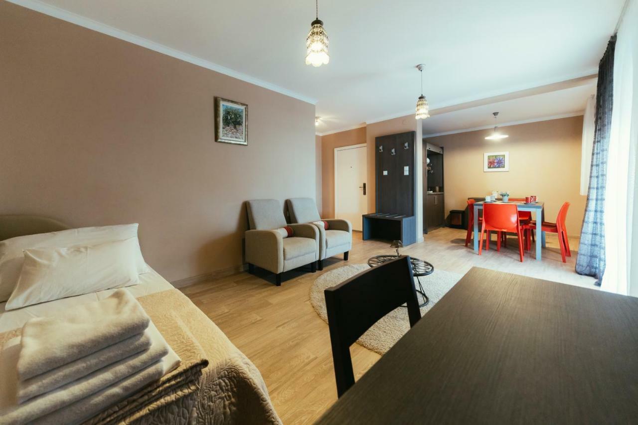 Apartments Prestige เพทรอซาเน ภายนอก รูปภาพ