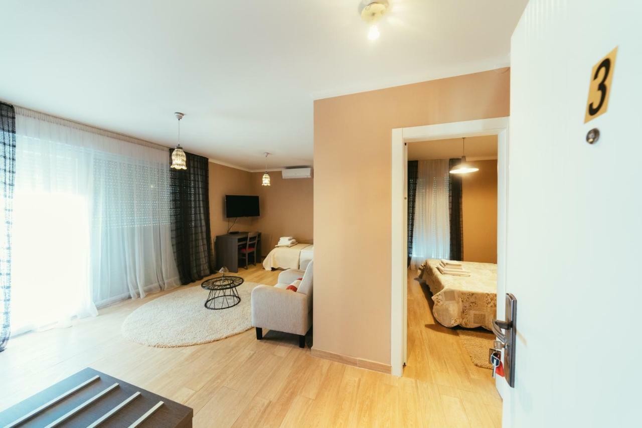 Apartments Prestige เพทรอซาเน ภายนอก รูปภาพ