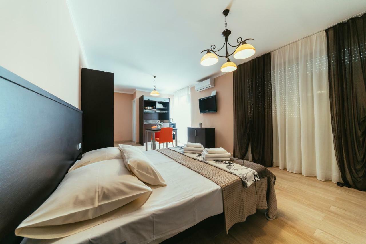 Apartments Prestige เพทรอซาเน ภายนอก รูปภาพ