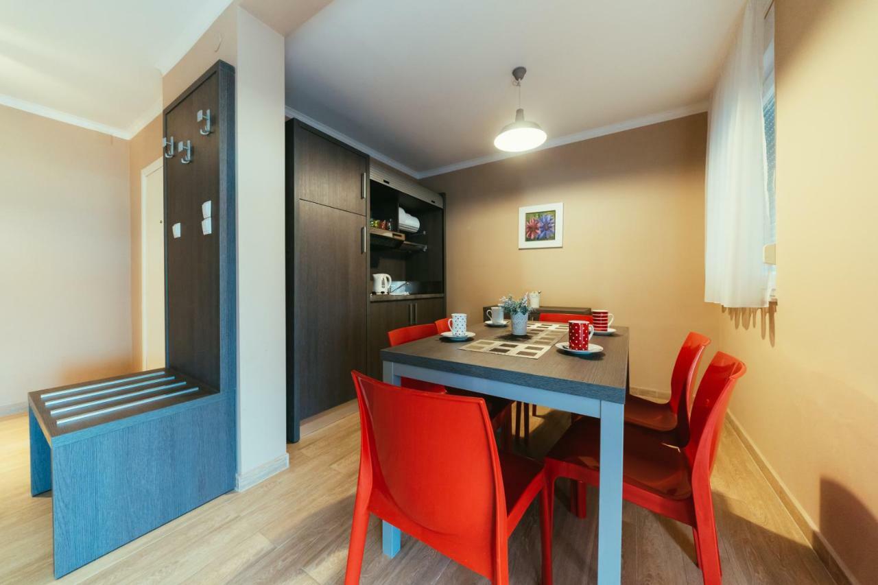 Apartments Prestige เพทรอซาเน ภายนอก รูปภาพ