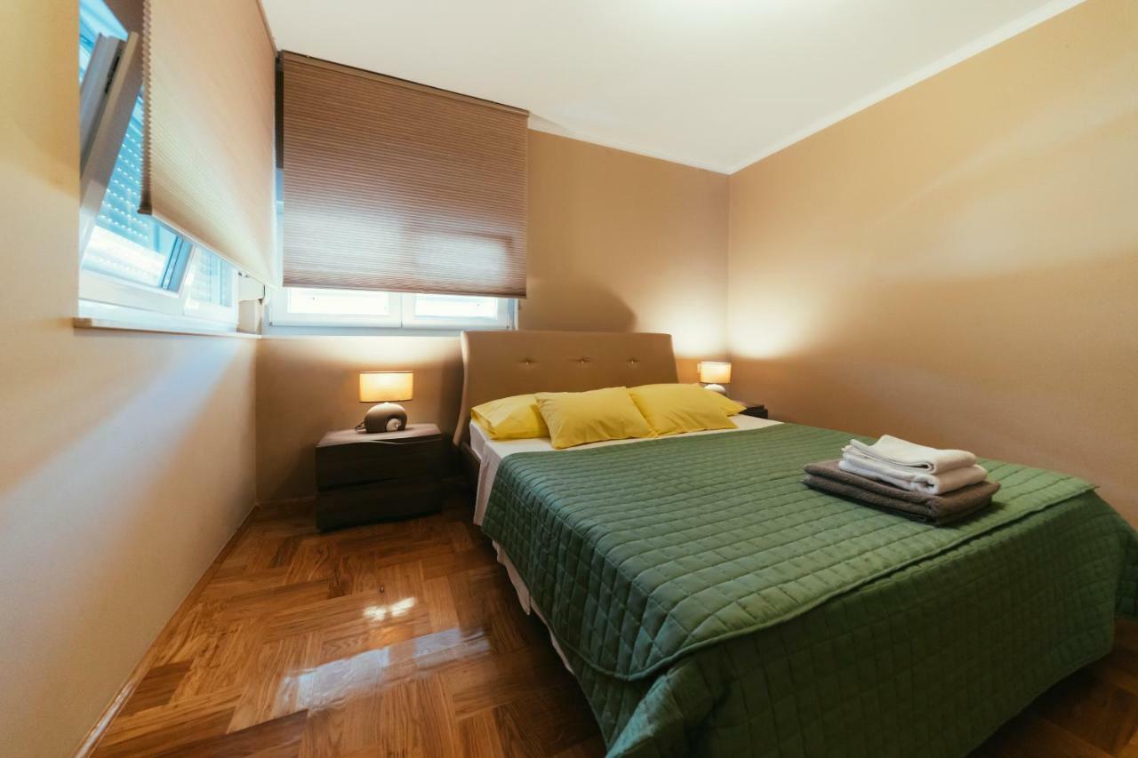 Apartments Prestige เพทรอซาเน ภายนอก รูปภาพ