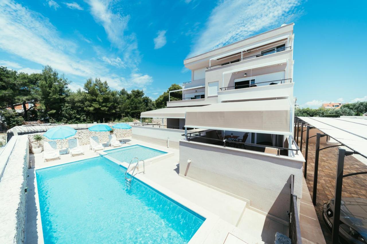 Apartments Prestige เพทรอซาเน ภายนอก รูปภาพ